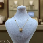 گردنبند طرح گل آفتاب